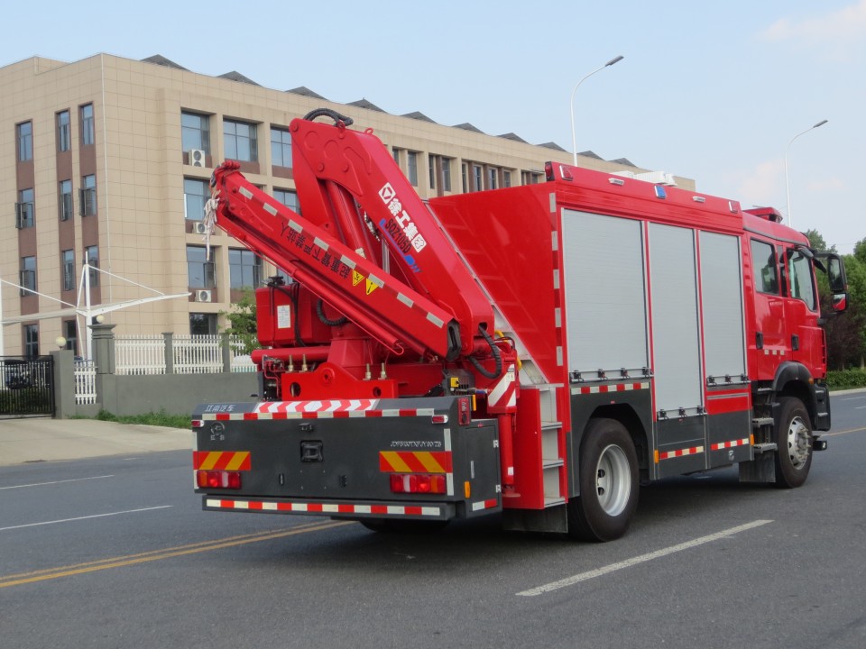 汕德卡搶險(xiǎn)救援消防車圖片